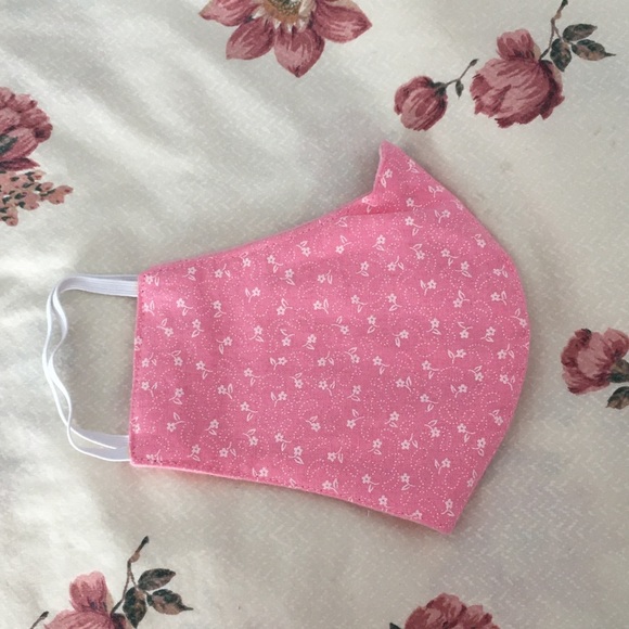 Daisies on Bright Pink: quality cotton face mask - Picture 4 of 8